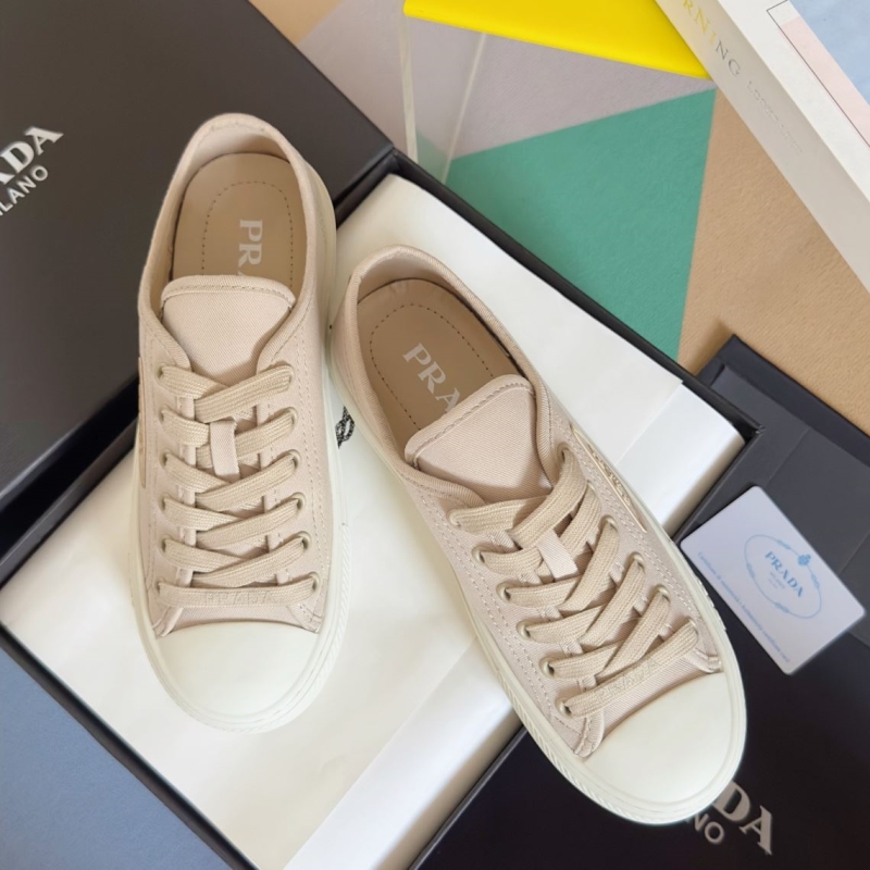 Pra*a casual shoes
